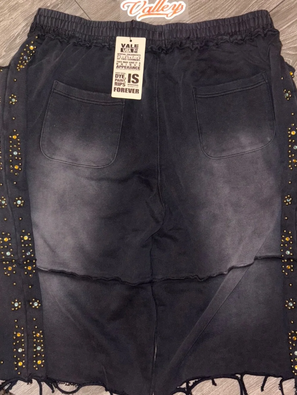 Valley forever SKITTLES SWORTS BLACK (Authentic)